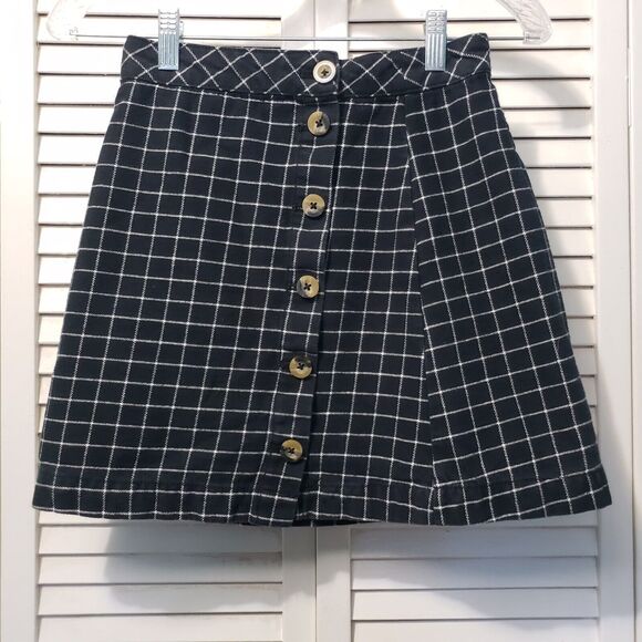 H&M Divided Mini Skirt Women's Size 2 Black Plaid Full Button Front 100% Cotton - Picture 1 of 7